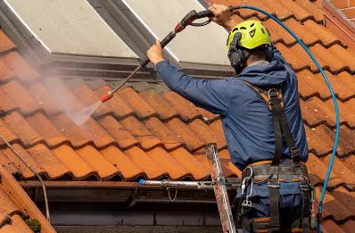 Démoussage et hydrofuge de toiture à Montrabot